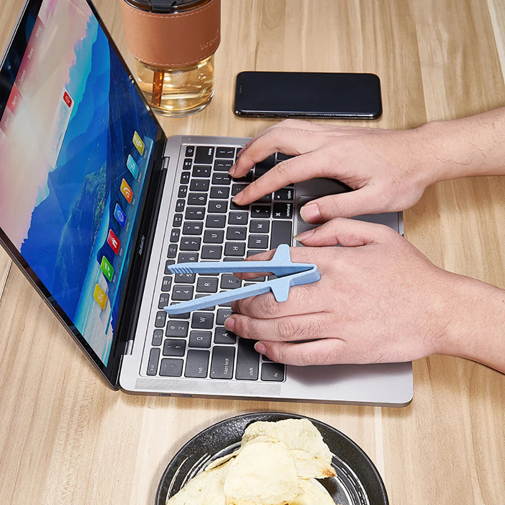 Lazy Snack Chopsticks โ Hands-Free Snacking for Gamers & Scrollers