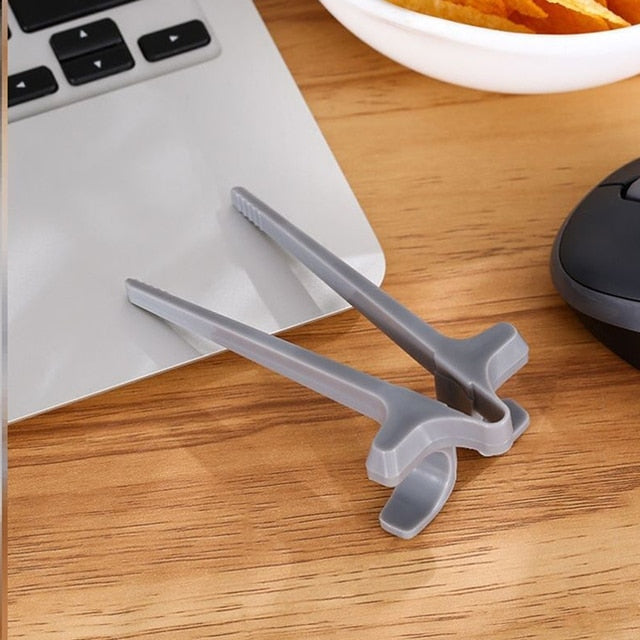 Lazy Snack Chopsticks โ Hands-Free Snacking for Gamers & Scrollers