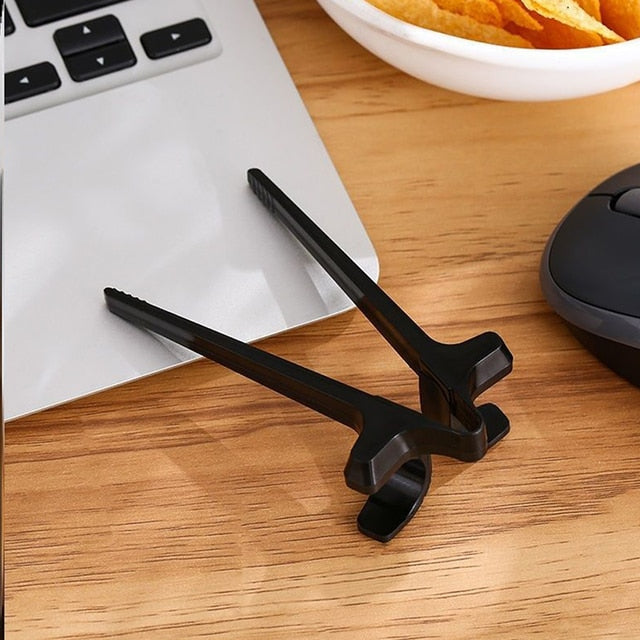 Lazy Snack Chopsticks โ Hands-Free Snacking for Gamers & Scrollers
