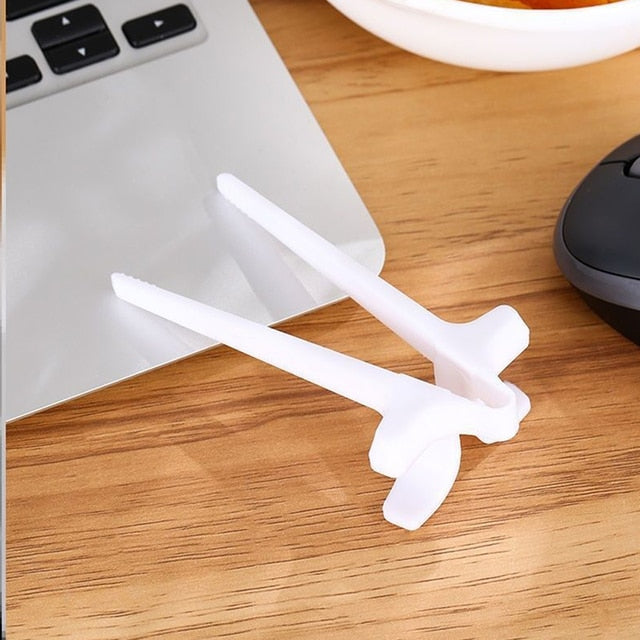 Lazy Snack Chopsticks โ Hands-Free Snacking for Gamers & Scrollers